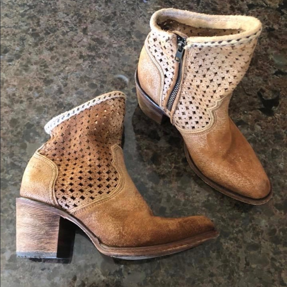 Corral boots